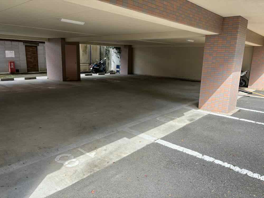 駐車場の清掃